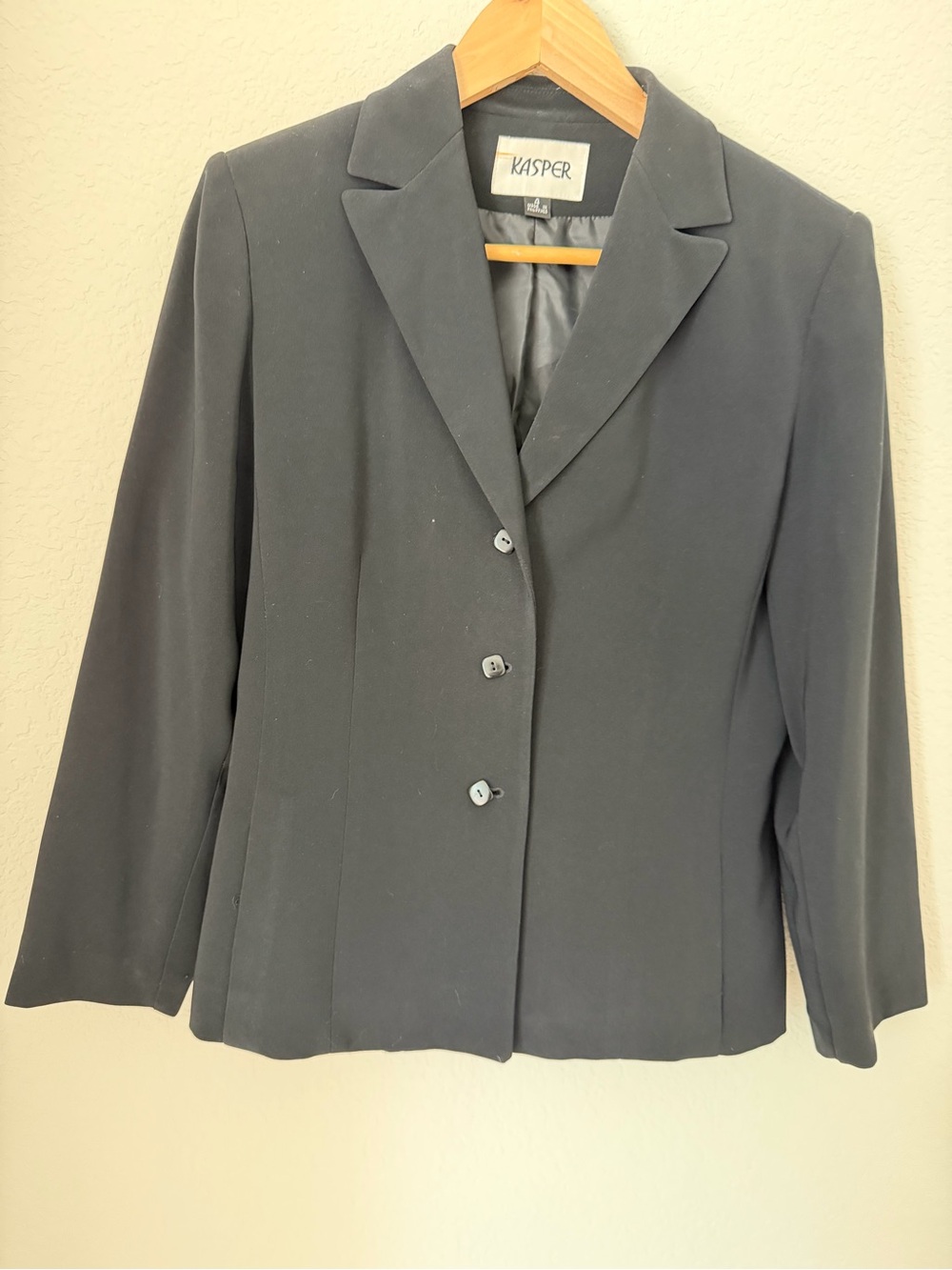 Kasper Women’s Black Tailored Three Button Blazer Size 4 - Picture 3 of 9